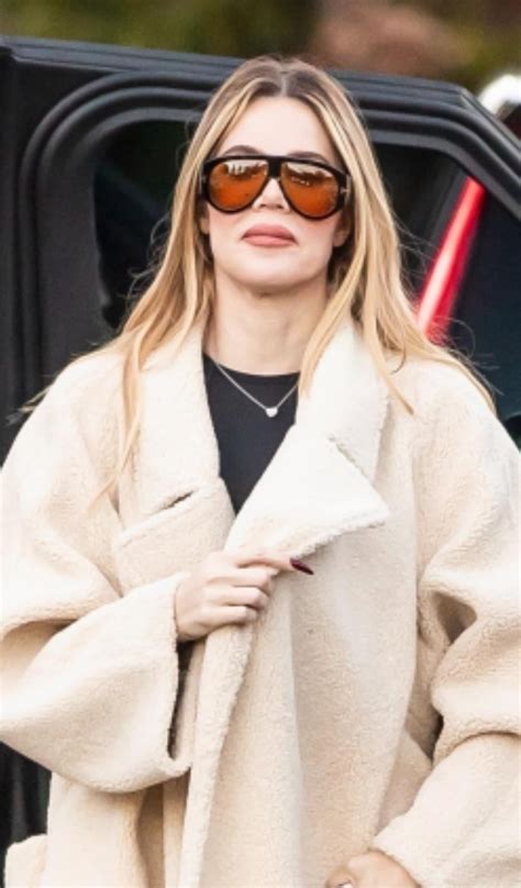 Khloe spotted in the wild… : r/KUWTKsnark